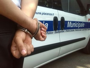 POL MUNICIPALE ARRESTO